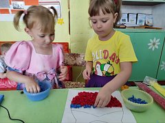 В Раздольненской сельской библиотеке был организован мастер — класс "Матрешка в стиле триколор"