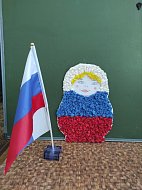 В Раздольненской сельской библиотеке был организован мастер — класс "Матрешка в стиле триколор"