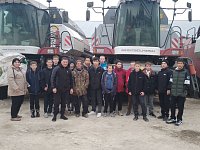 Учащиеся школы с.Сулак побывали в КФХ и познакомились с работой  механизатора