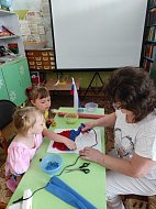 В Раздольненской сельской библиотеке был организован мастер — класс "Матрешка в стиле триколор"