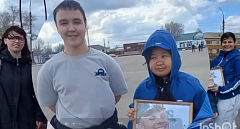 Краснопартизанцы повторили знаменитую улыбку Юрия Гагарина