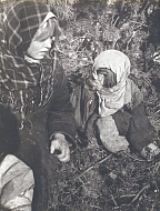 Ее улыбка спасла семью от расстрела. Но через год она услышала от тети страшный шепот: «Дышите глубже, детки, чтоб не мучиться»