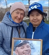 Краснопартизанцы повторили знаменитую улыбку Юрия Гагарина